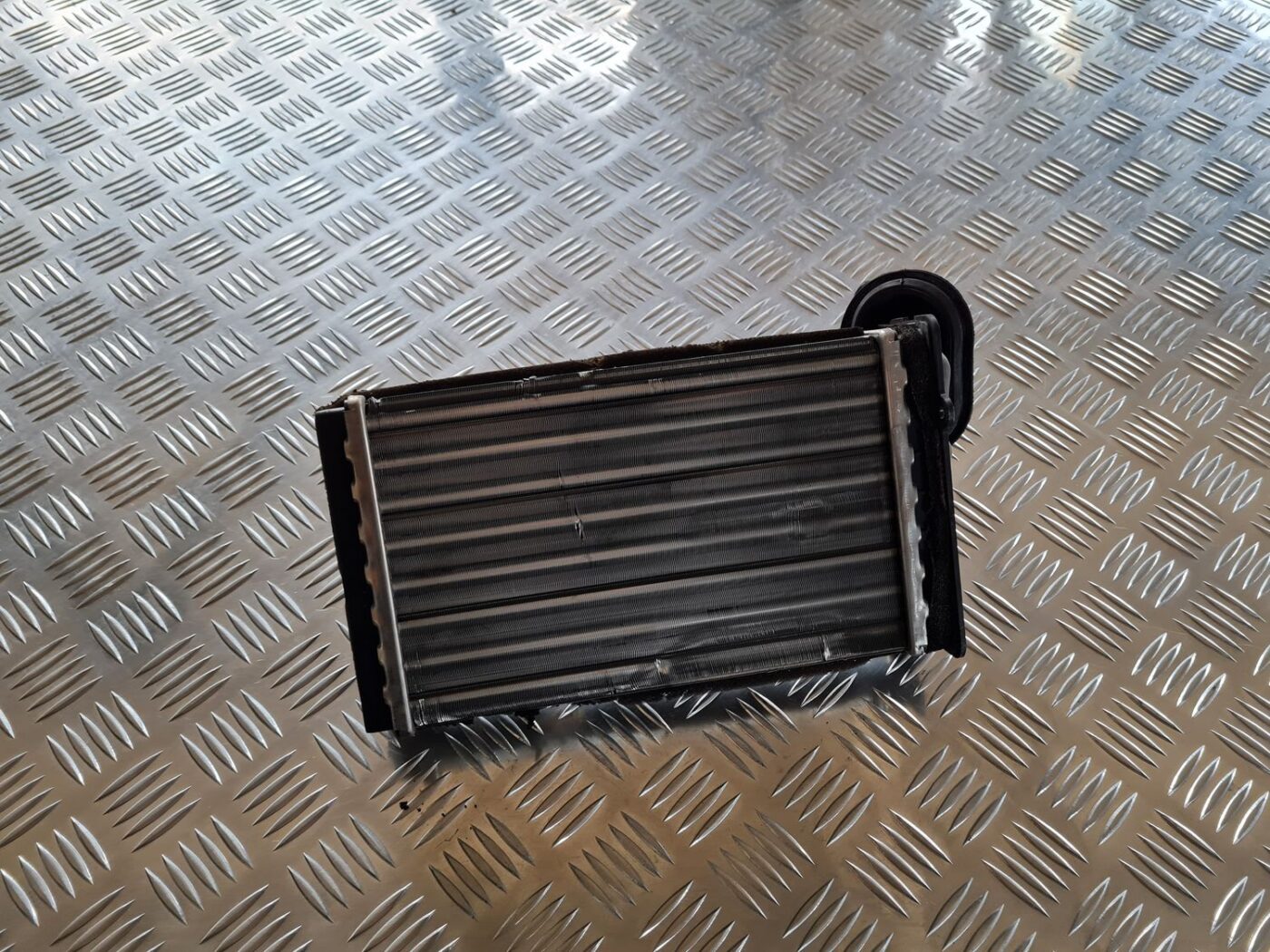 Apsildes sistēmas radiators priekš VW PASSAT 2004 UNIVERSAL GREY 1 Apsildes sistēmas radiators priekš VW PASSAT 2004 UNIVERSAL GREY