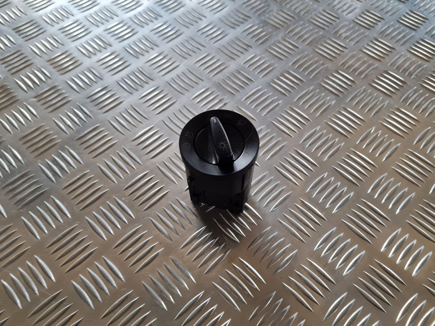 Gaismas slēdzis priekš VW PASSAT 2004 UNIVERSAL GREY 1 Gaismas slēdzis priekš VW PASSAT 2004 UNIVERSAL GREY