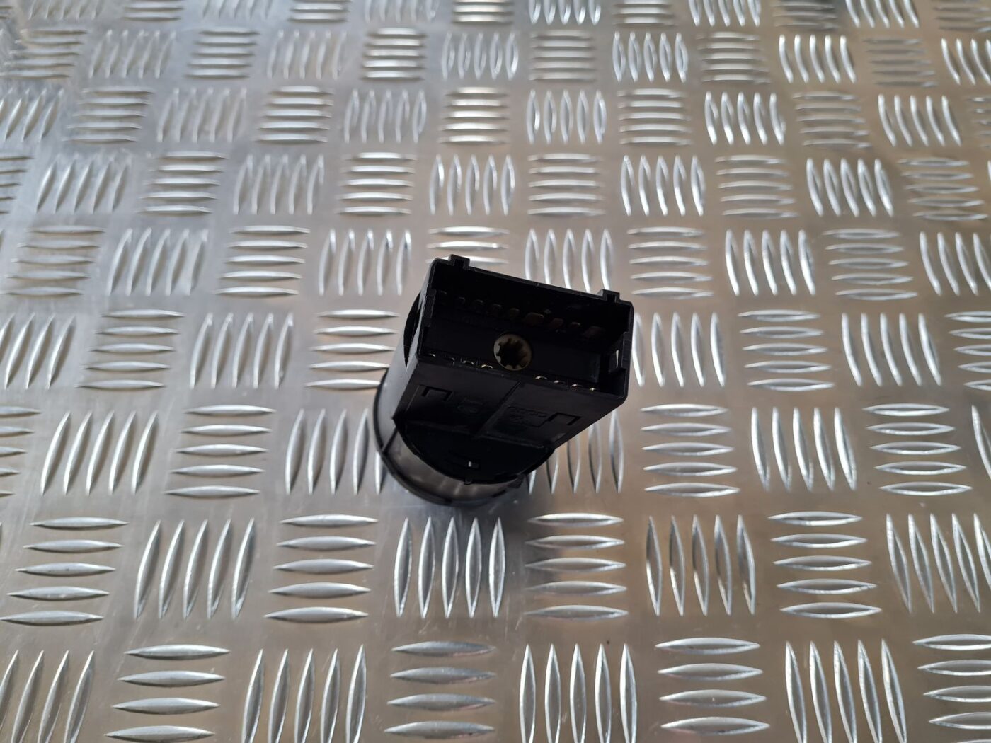 Gaismas slēdzis priekš VW PASSAT 2004 UNIVERSAL GREY 3 Gaismas slēdzis priekš VW PASSAT 2004 UNIVERSAL GREY