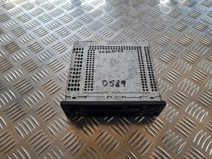 Automašīnas radio priekš VW PASSAT 2004 UNIVERSAL GREY