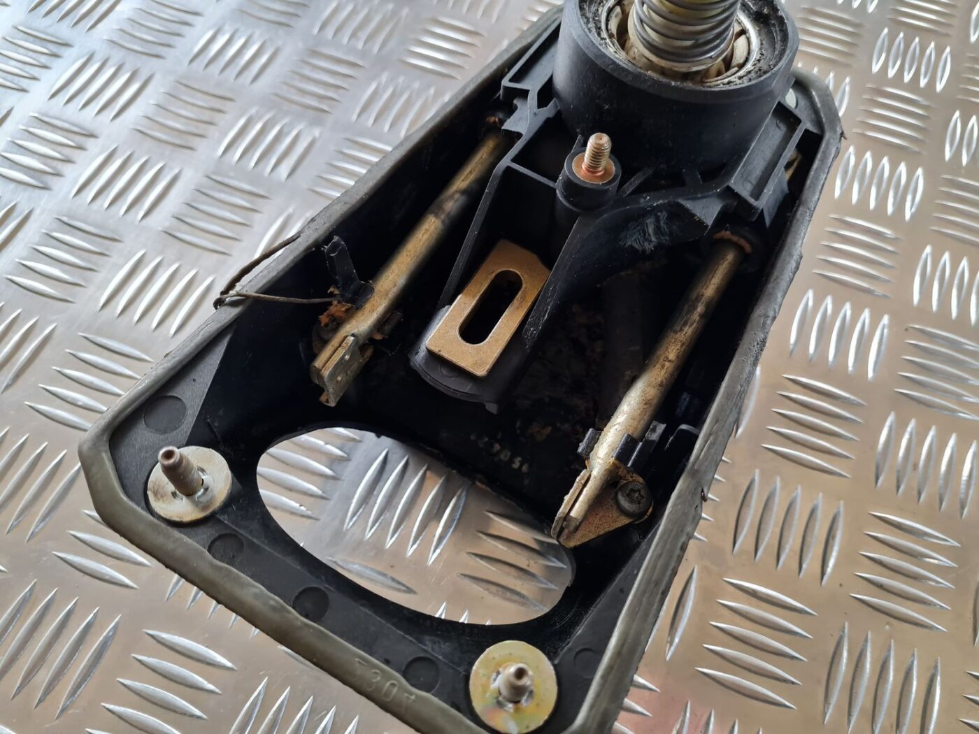 Ātrumu pārslēgšanas slēdzis priekš VW PASSAT 2004 UNIVERSAL GREY 3 Ātrumu pārslēgšanas slēdzis priekš VW PASSAT 2004 UNIVERSAL GREY