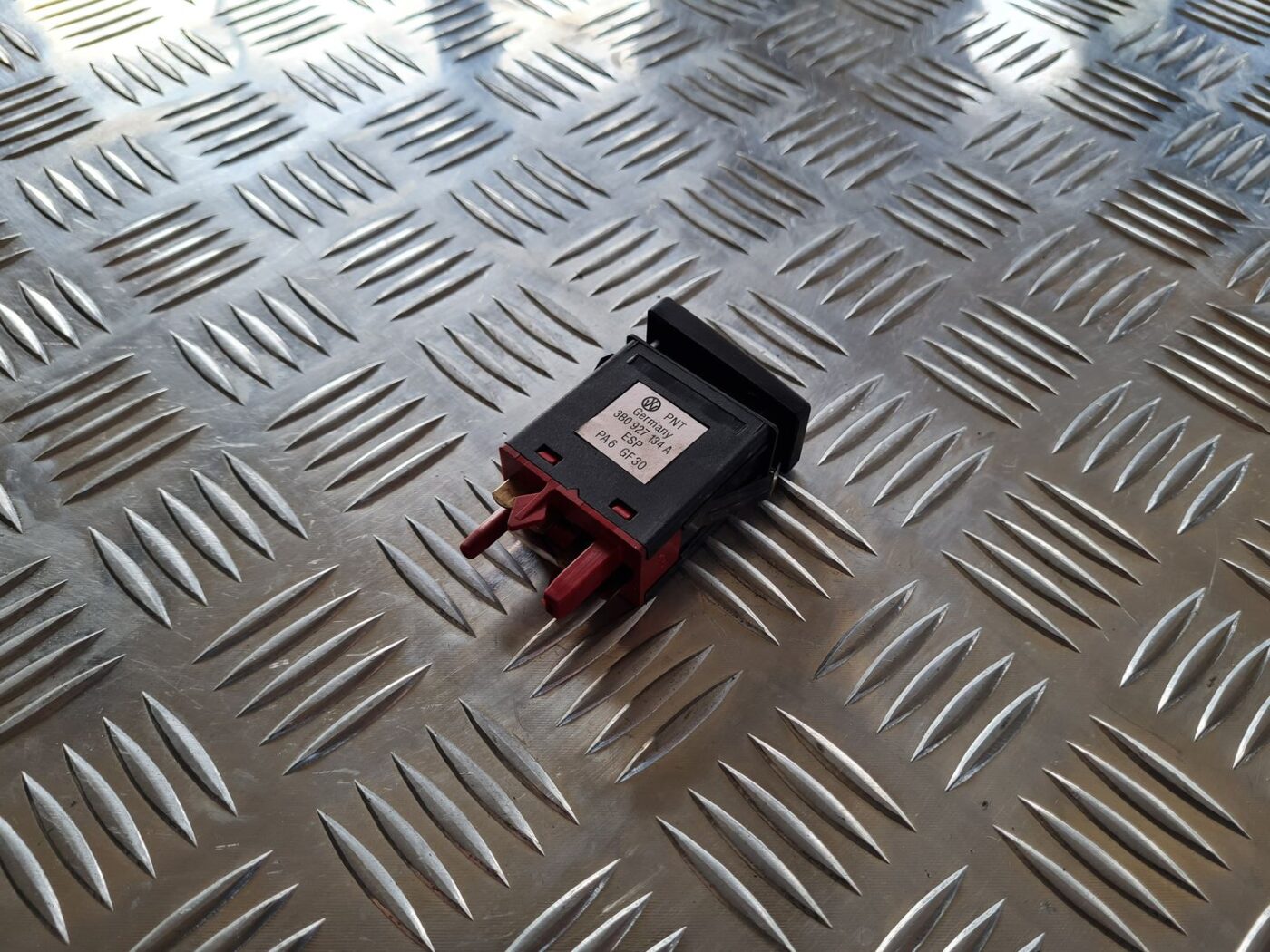 ESP poga priekš VW PASSAT 2004 UNIVERSAL GREY 2 ESP poga priekš VW PASSAT 2004 UNIVERSAL GREY