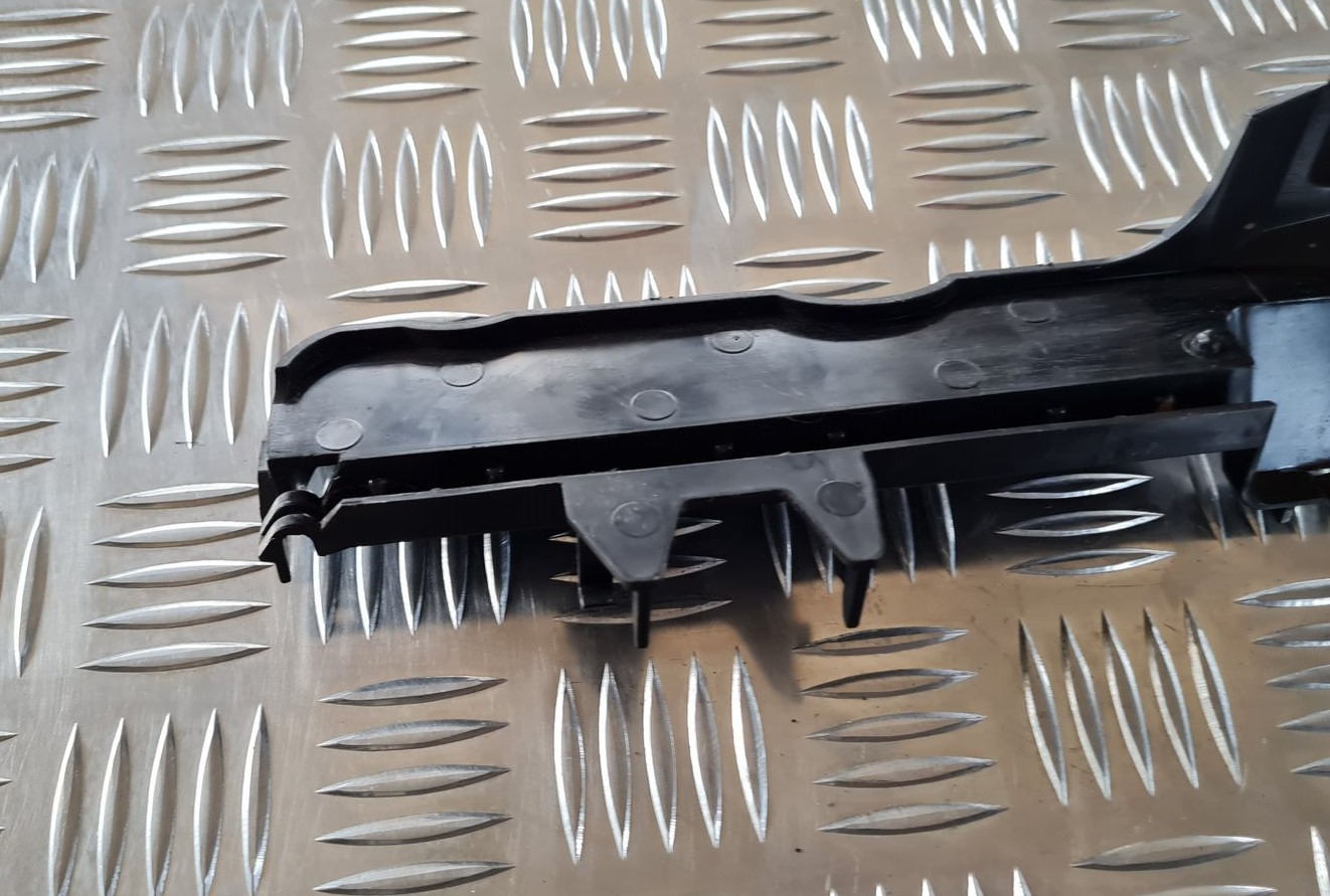 Ieplūdes gaisa deflektors/Difuzors priekš VW PASSAT 2004 UNIVERSAL GREY 3 Ieplūdes gaisa deflektors/Difuzors priekš VW PASSAT 2004 UNIVERSAL GREY