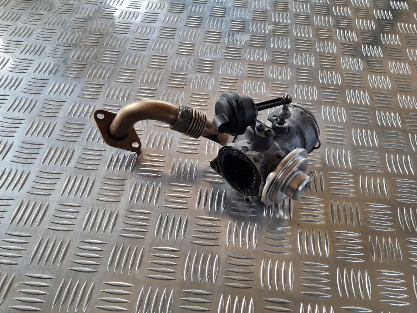 EGR vārsts priekš VW PASSAT 2004 UNIVERSAL GREY 2 EGR vārsts priekš VW PASSAT 2004 UNIVERSAL GREY