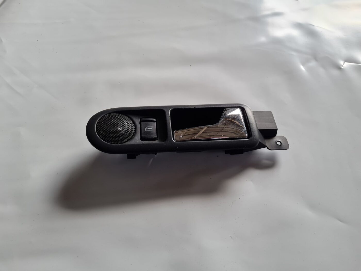 Salona durvju rokturis, aizmugures labais priekš VW PASSAT 2004 UNIVERSAL GREY 1 Salona durvju rokturis, aizmugures labais priekš VW PASSAT 2004 UNIVERSAL GREY