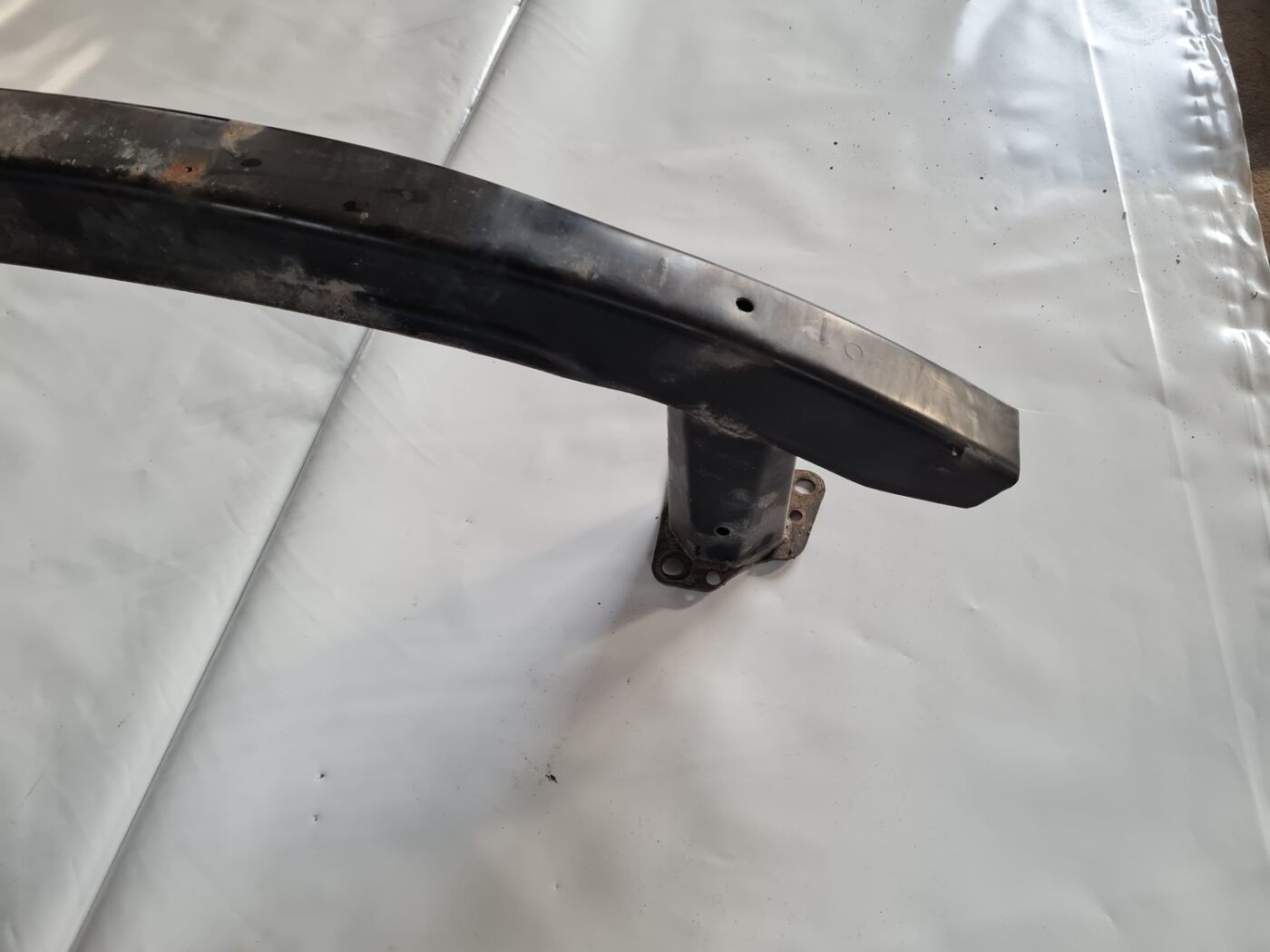 Priekšējā bufera pastiprinātājs priekš VW PASSAT 2004 UNIVERSAL GREY 3 Priekšējā bufera pastiprinātājs priekš VW PASSAT 2004 UNIVERSAL GREY