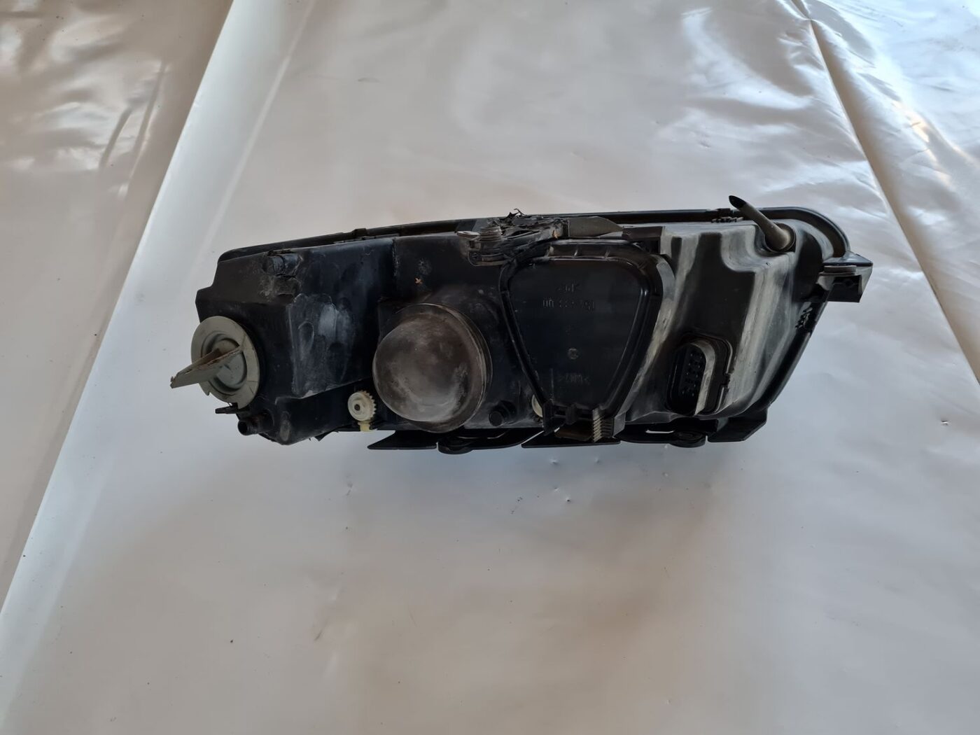 Priekšējais labais lukturis priekš VW PASSAT 2004 UNIVERSAL GREY 8 Priekšējais labais lukturis priekš VW PASSAT 2004 UNIVERSAL GREY