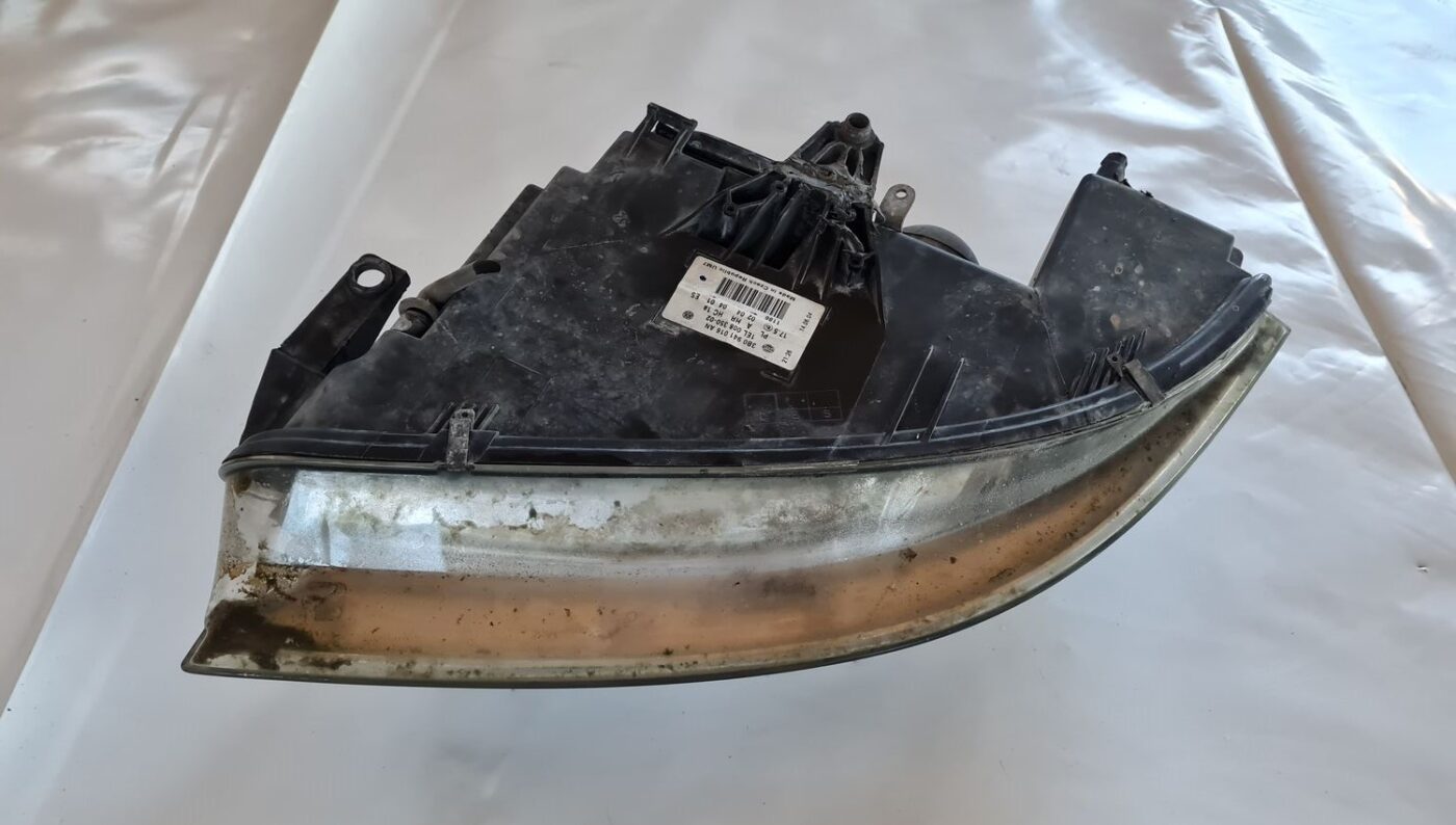 Priekšējais labais lukturis priekš VW PASSAT 2004 UNIVERSAL GREY 3 Priekšējais labais lukturis priekš VW PASSAT 2004 UNIVERSAL GREY