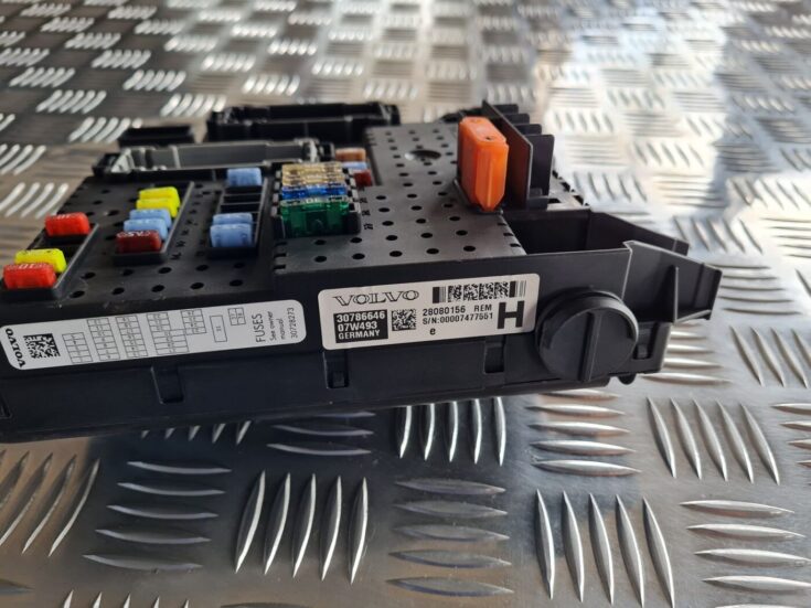 Drošinātāju bloks priekš VOLVO S60 2008