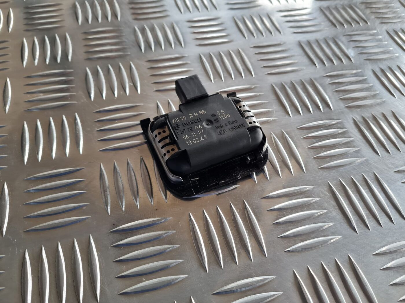 Lietus sensors priekš VOLVO S60 2008 1 Lietus sensors priekš VOLVO S60 2008