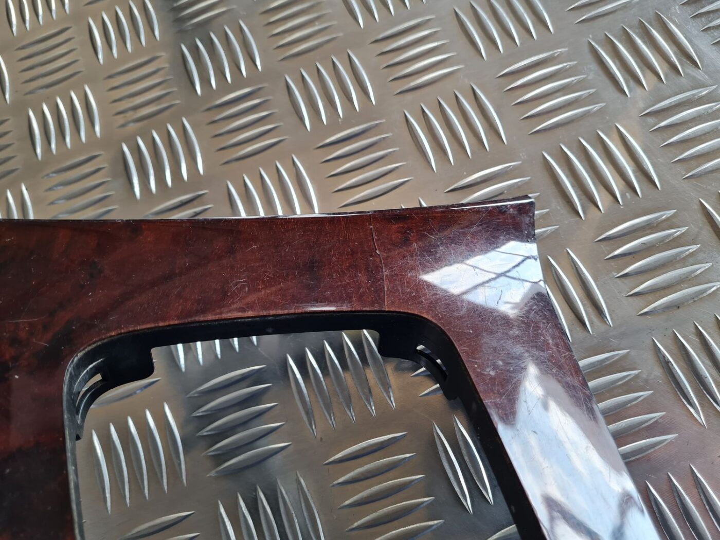 Dekoratīvs rāmis pārnesumu selektoram priekš VOLVO S60 2008 3 Dekoratīvs rāmis pārnesumu selektoram priekš VOLVO S60 2008