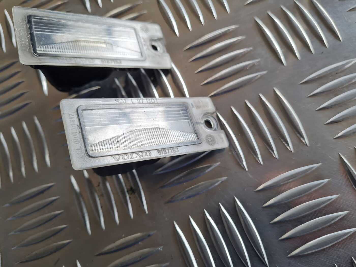 Numura zīmes apgaismojums priekš VOLVO S60 2008 3 Numura zīmes apgaismojums priekš VOLVO S60 2008