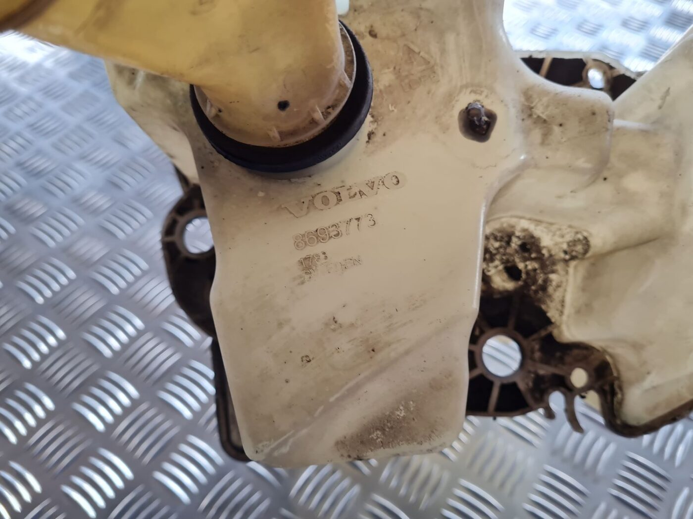 Mazgātāja šķidruma tvertne priekš VOLVO S60 2008 3 Mazgātāja šķidruma tvertne priekš VOLVO S60 2008