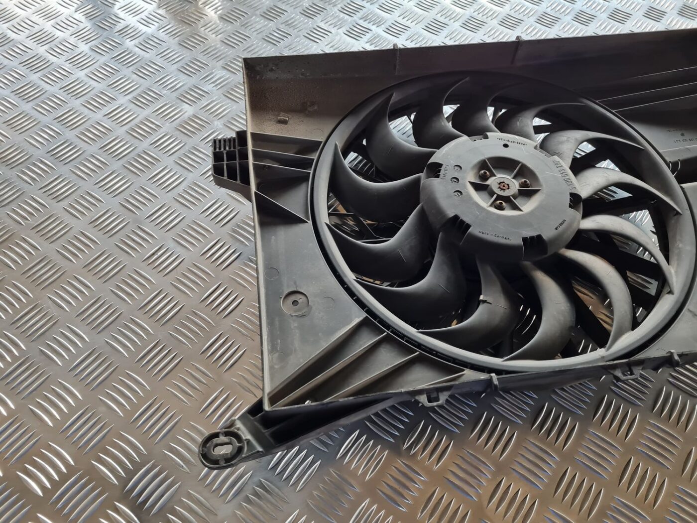 Dzesēšanas radiatora ventilators priekš VOLVO S60 2008 2 Dzesēšanas radiatora ventilators priekš VOLVO S60 2008