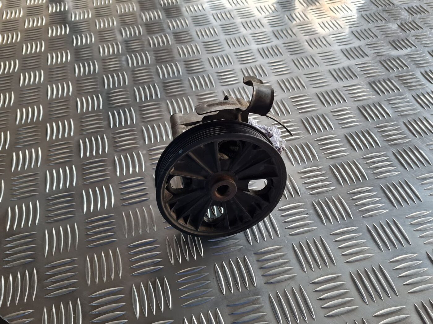 Hidrauliskais pastiprinātājs priekš VOLVO S60 2008 4 Hidrauliskais pastiprinātājs priekš VOLVO S60 2008