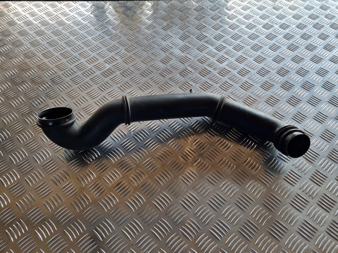 Interkulera caurule priekš VOLVO S60 2008 3 Interkulera caurule priekš VOLVO S60 2008