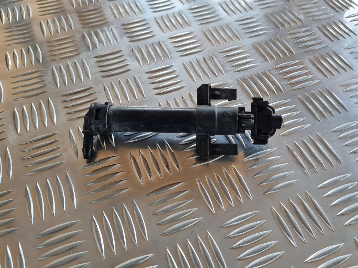 Lukturu mazgātāja sprausla priekš VOLVO S60 2008 4 Lukturu mazgātāja sprausla priekš VOLVO S60 2008