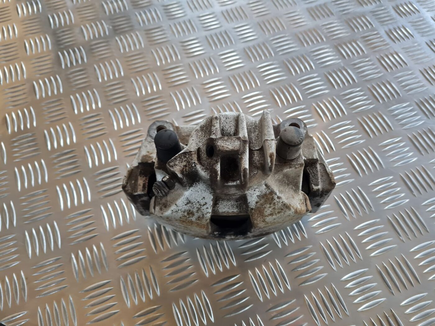 Priekšējais labais suports priekš VOLVO S60 2008 4 Priekšējais labais suports priekš VOLVO S60 2008