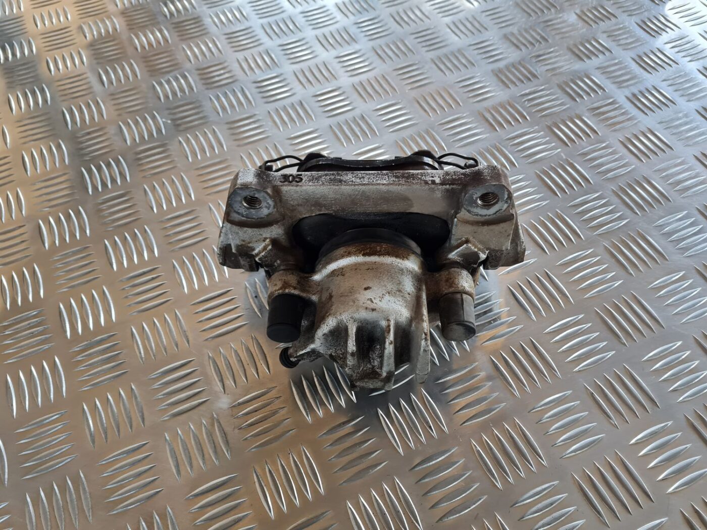 Priekšējais labais suports priekš VOLVO S60 2008 3 Priekšējais labais suports priekš VOLVO S60 2008