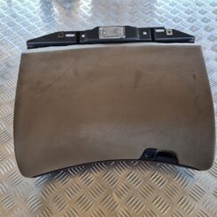 Mantu glabāšanas nodalījums pasažiera pusē priekš VOLVO S60 2008