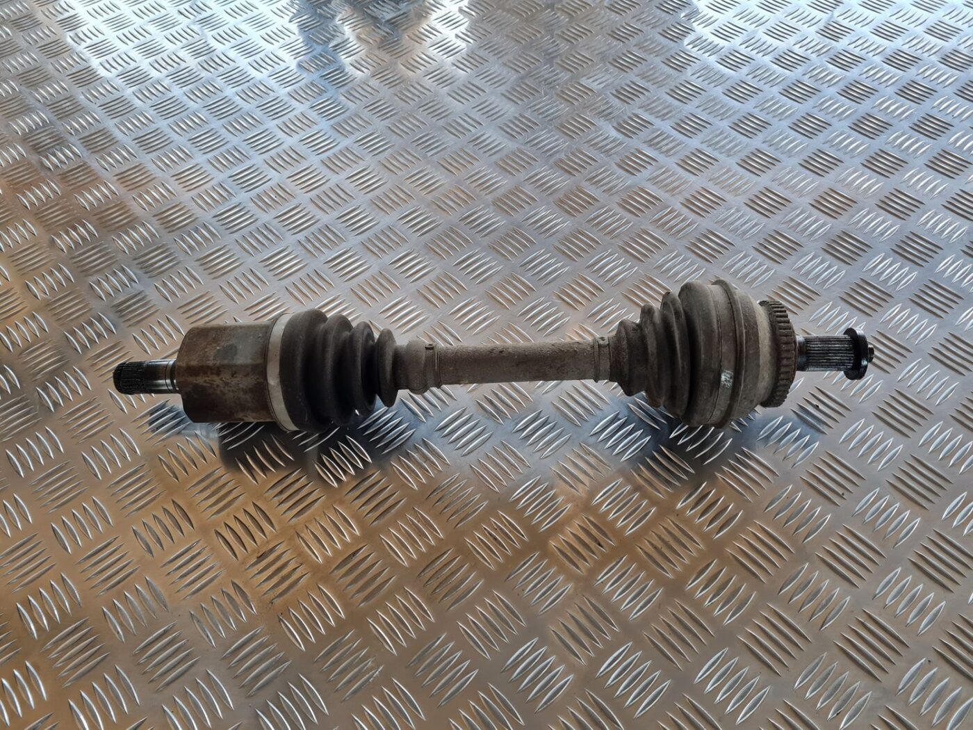 Pusass priekšējā kreisā priekš VOLVO S60 2008 1 Pusass priekšējā kreisā priekš VOLVO S60 2008