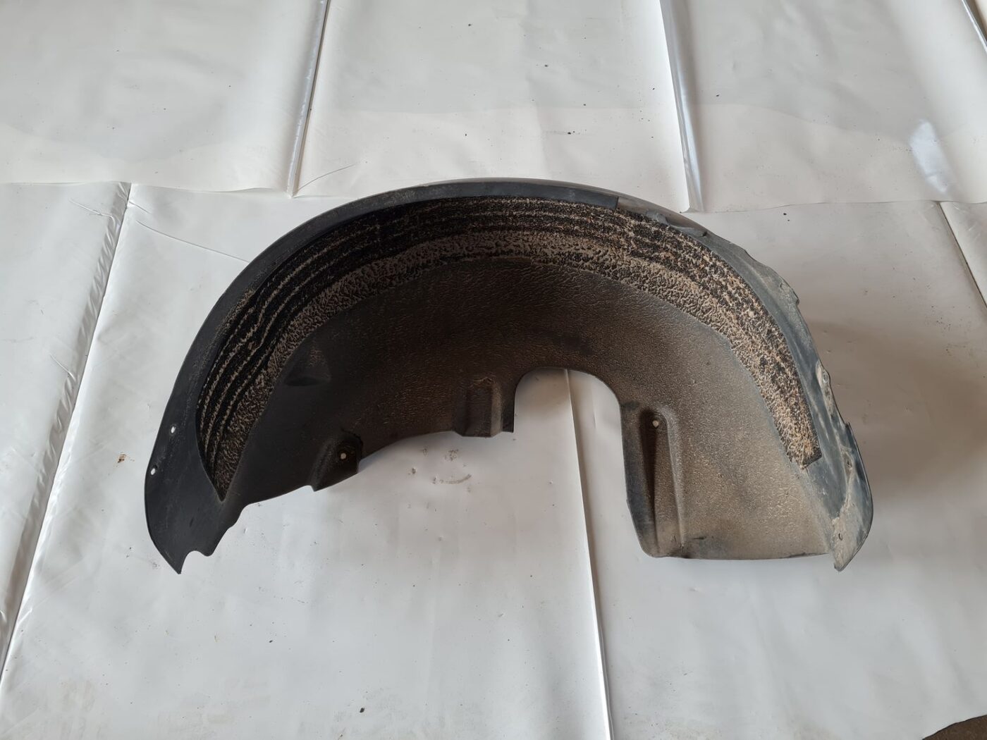 Aizmugurējais kreisais paspārns priekš VOLVO S60 2008 1 Aizmugurējais kreisais paspārns priekš VOLVO S60 2008