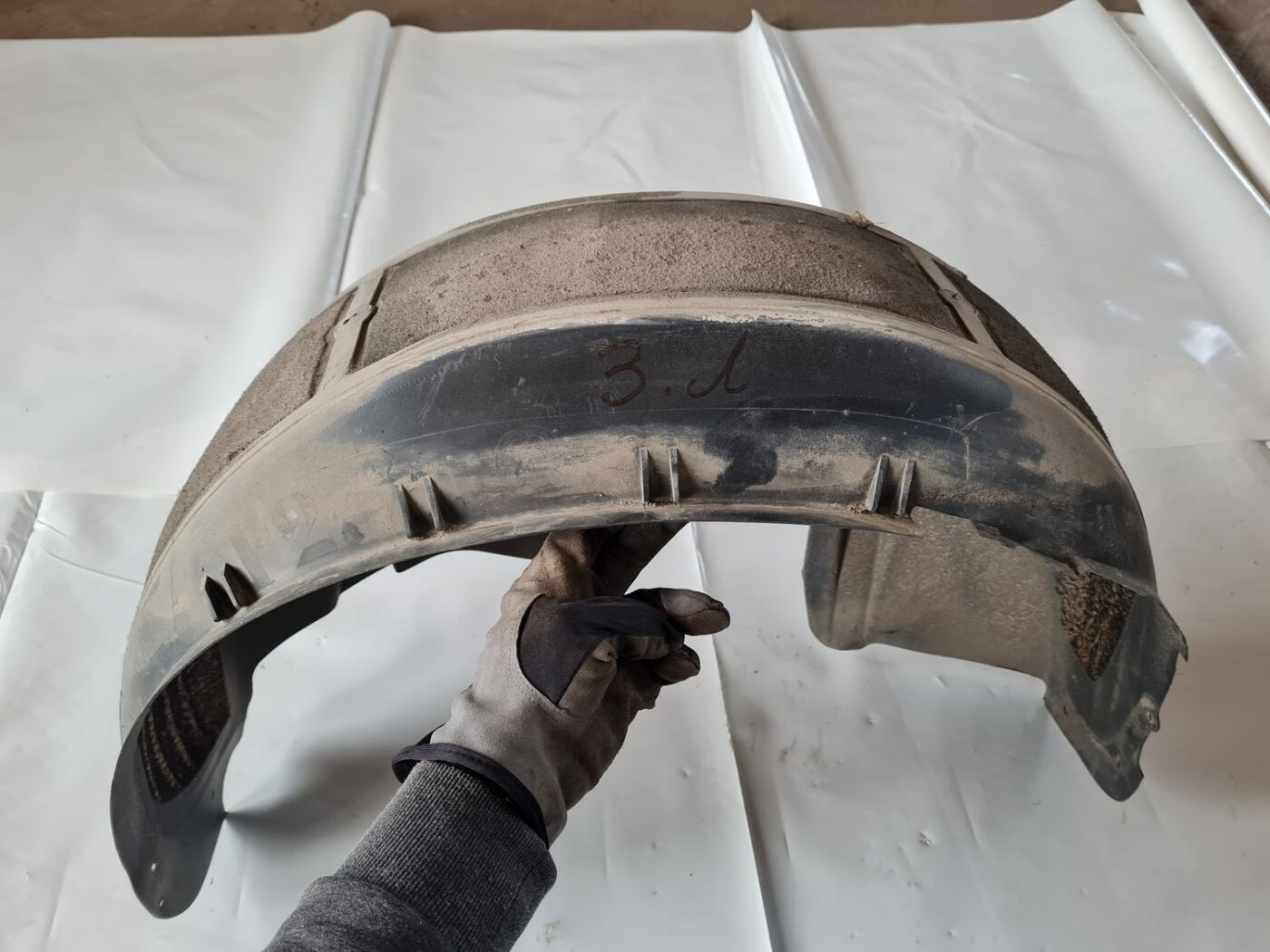 Aizmugurējais kreisais paspārns priekš VOLVO S60 2008 2 Aizmugurējais kreisais paspārns priekš VOLVO S60 2008