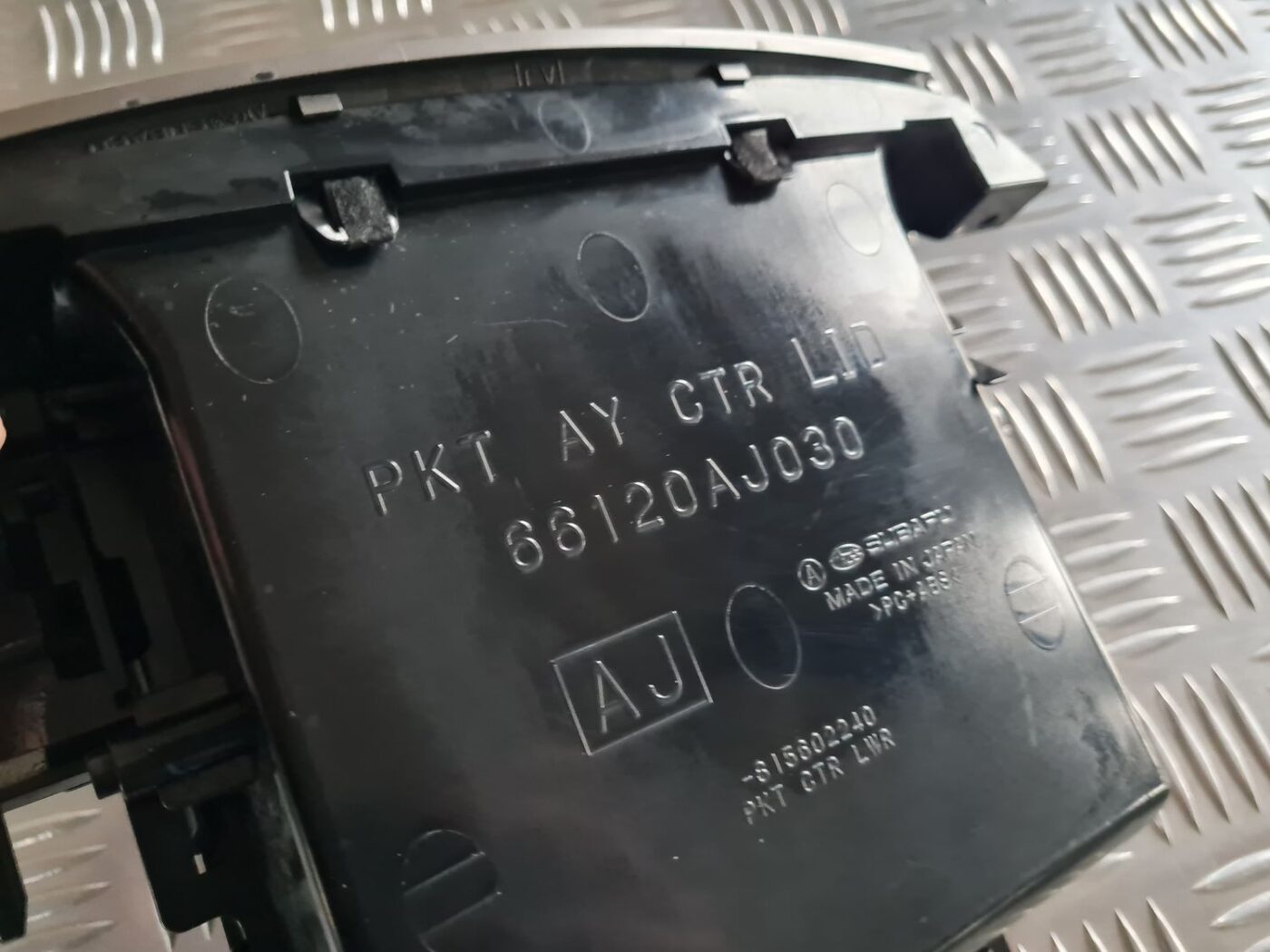 Pelnu trauks priekš SUBARU LEGACY 2010 4 Pelnu trauks priekš SUBARU LEGACY 2010