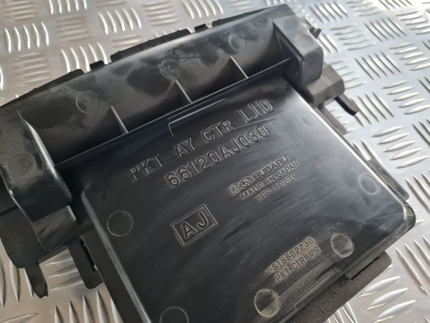 Pelnu trauks priekš SUBARU LEGACY 2010 3 Pelnu trauks priekš SUBARU LEGACY 2010