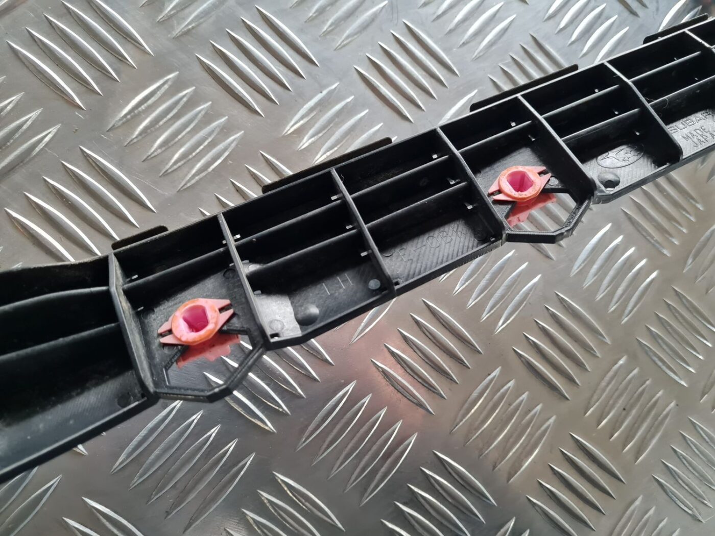 Aizmugurējā spārna un bufera stiprinājums priekš SUBARU LEGACY 2010 3 Aizmugurējā spārna un bufera stiprinājums priekš SUBARU LEGACY 2010