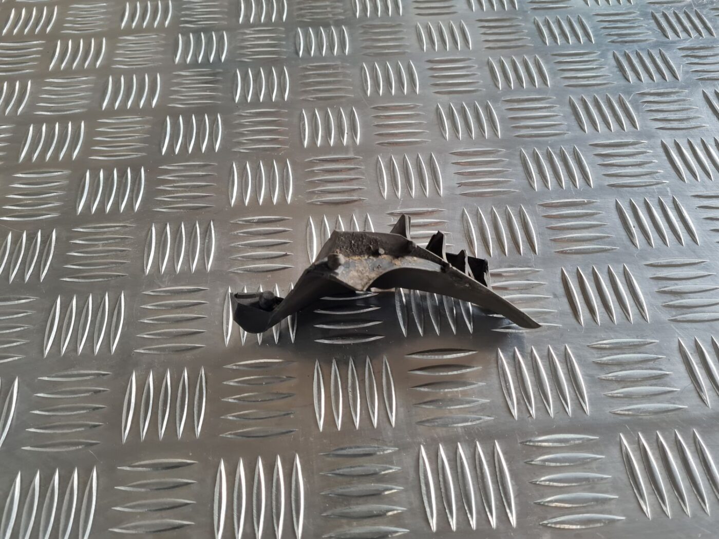 Vējstikla uzlika (deflektors) priekš SUBARU LEGACY 2010 4 Vējstikla uzlika (deflektors) priekš SUBARU LEGACY 2010