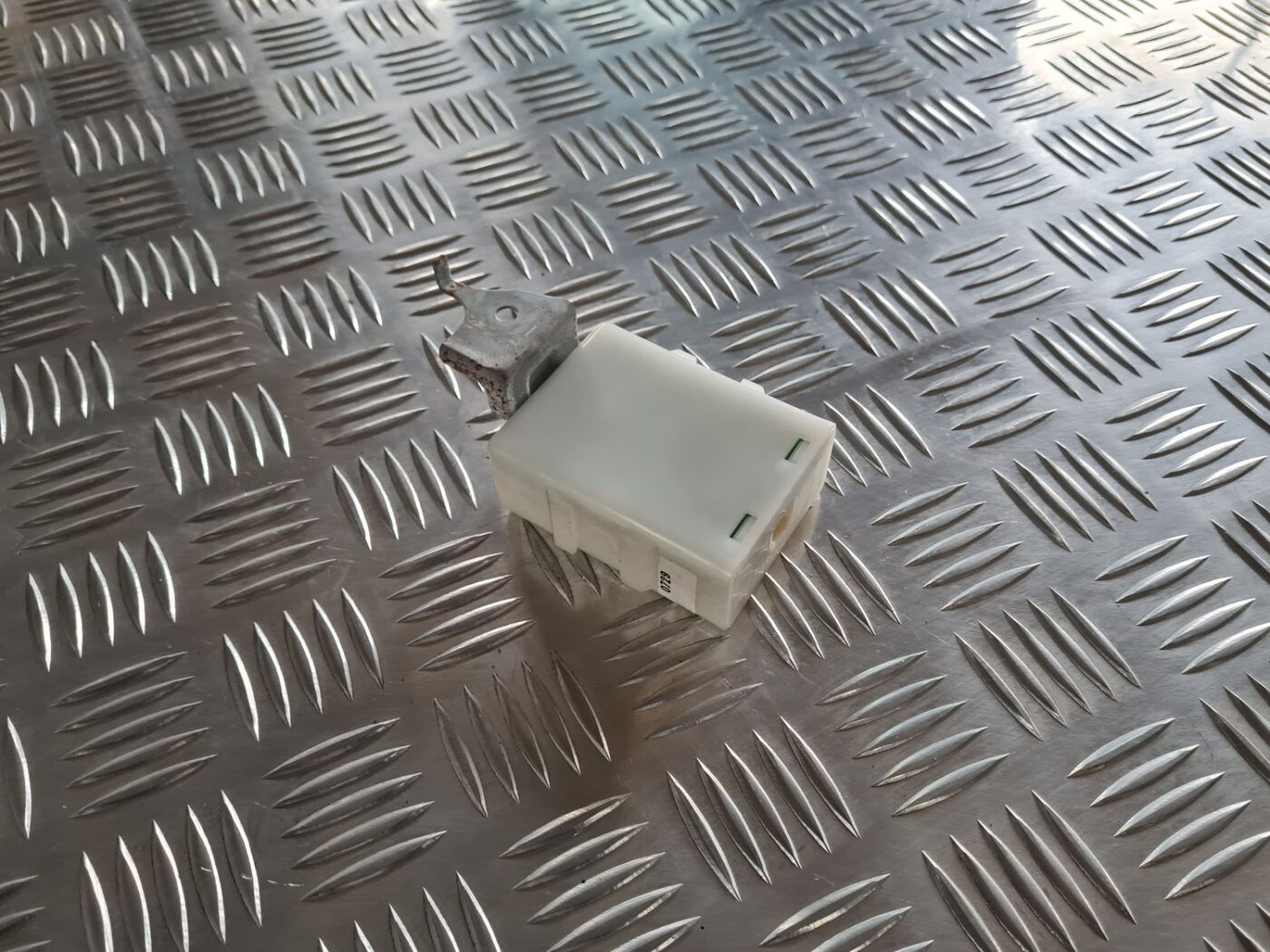 Centrālas atslēgas vadības bloks priekš SUBARU LEGACY 2010 3 Centrālas atslēgas vadības bloks priekš SUBARU LEGACY 2010