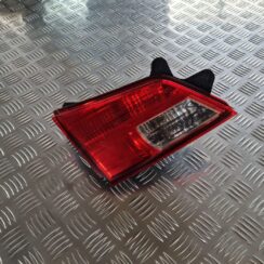 Bagāžnieka vāka kreisais lukturis priekš SUBARU LEGACY 2010