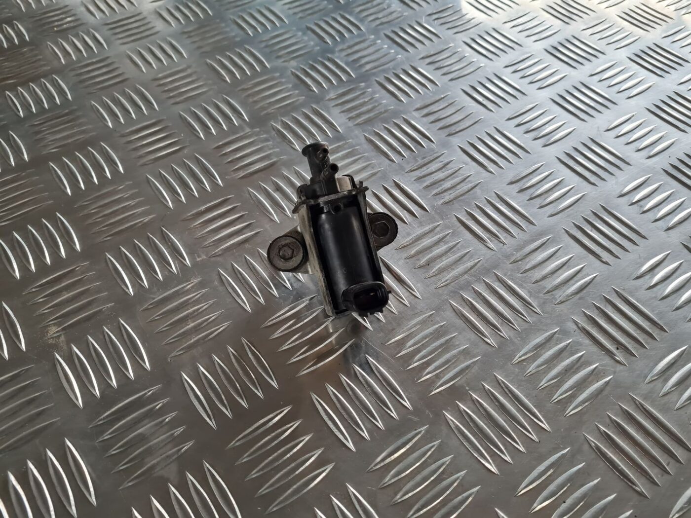 Solenoīda vakuuma vārsts priekš SUBARU LEGACY 2010 3 Solenoīda vakuuma vārsts priekš SUBARU LEGACY 2010