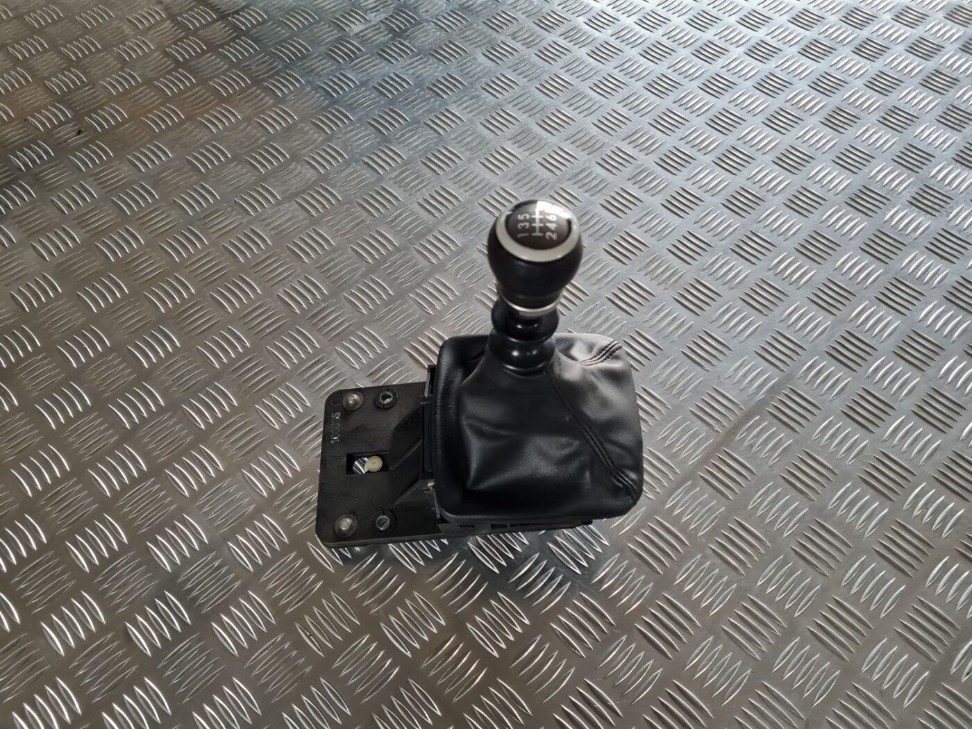 Ātrumu pārslēgšanas slēdzis priekš SUBARU LEGACY 2010 1 Ātrumu pārslēgšanas slēdzis priekš SUBARU LEGACY 2010