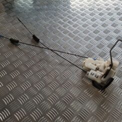 Priekšējo labo durvju slēdzene priekš SUBARU LEGACY 2010