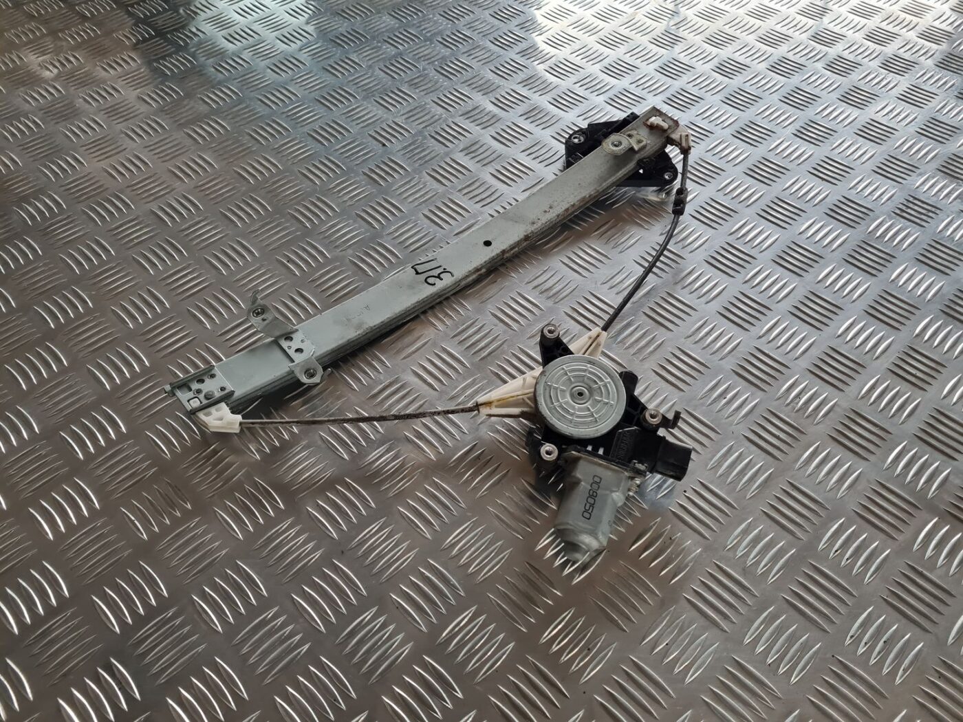 Stikla pacelšanas mehānisms aizmugurējais labais priekš SUBARU LEGACY 2010 1 Stikla pacelšanas mehānisms aizmugurējais labais priekš SUBARU LEGACY 2010