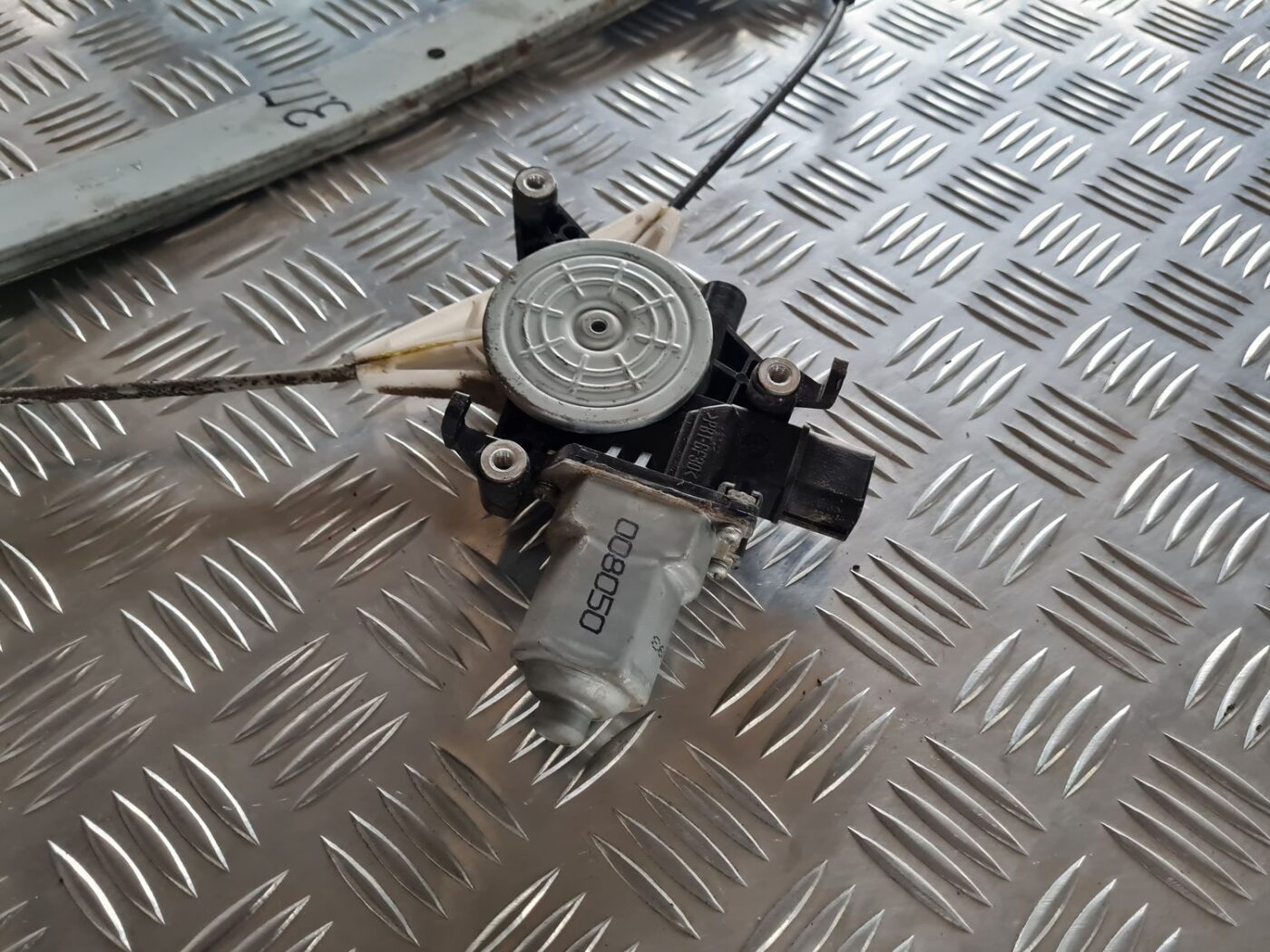 Stikla pacelšanas mehānisms aizmugurējais labais priekš SUBARU LEGACY 2010 2 Stikla pacelšanas mehānisms aizmugurējais labais priekš SUBARU LEGACY 2010