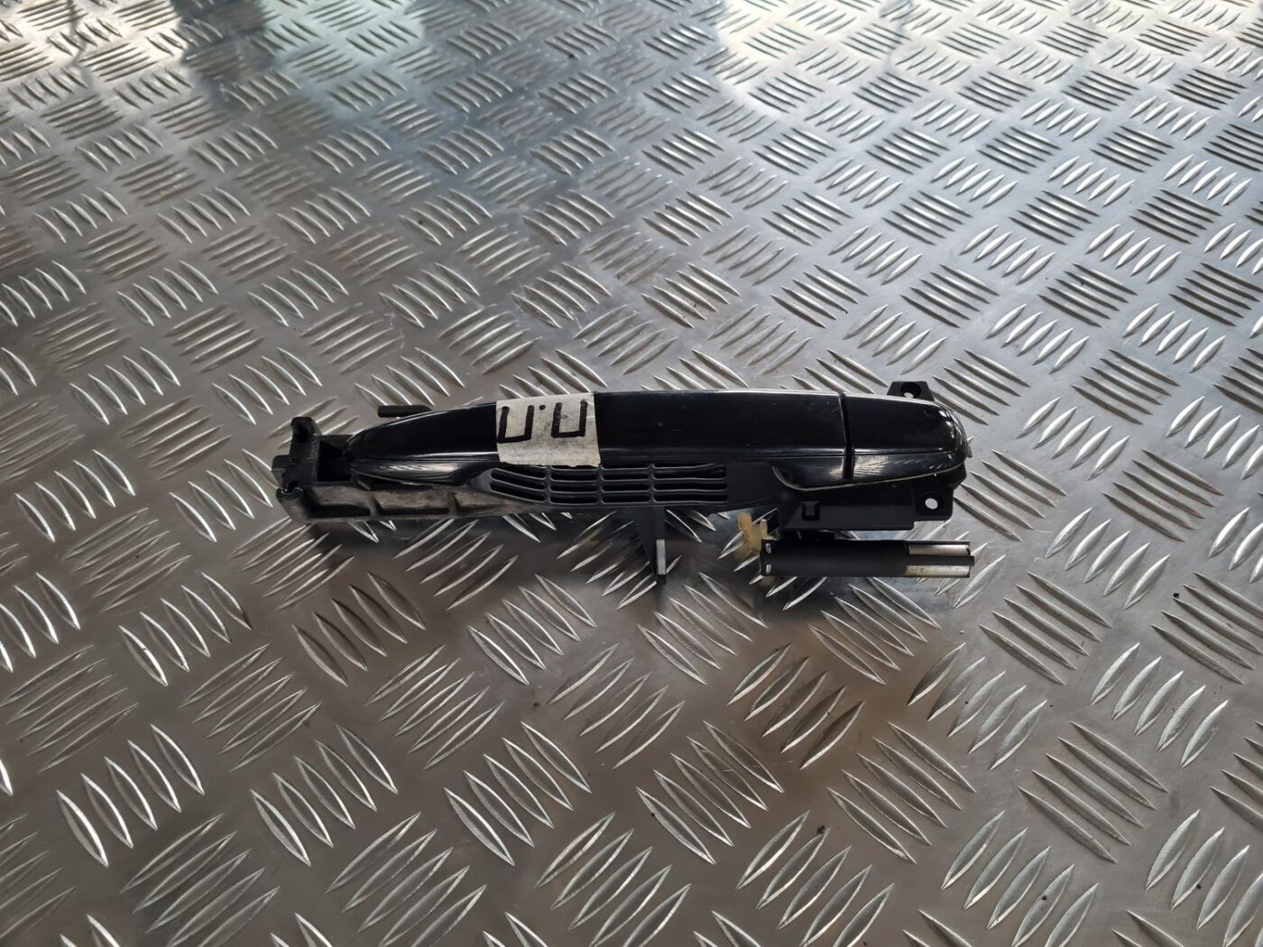 Priekšējāis labais durvju rokturis priekš SUBARU LEGACY 2010 2 Priekšējāis labais durvju rokturis priekš SUBARU LEGACY 2010