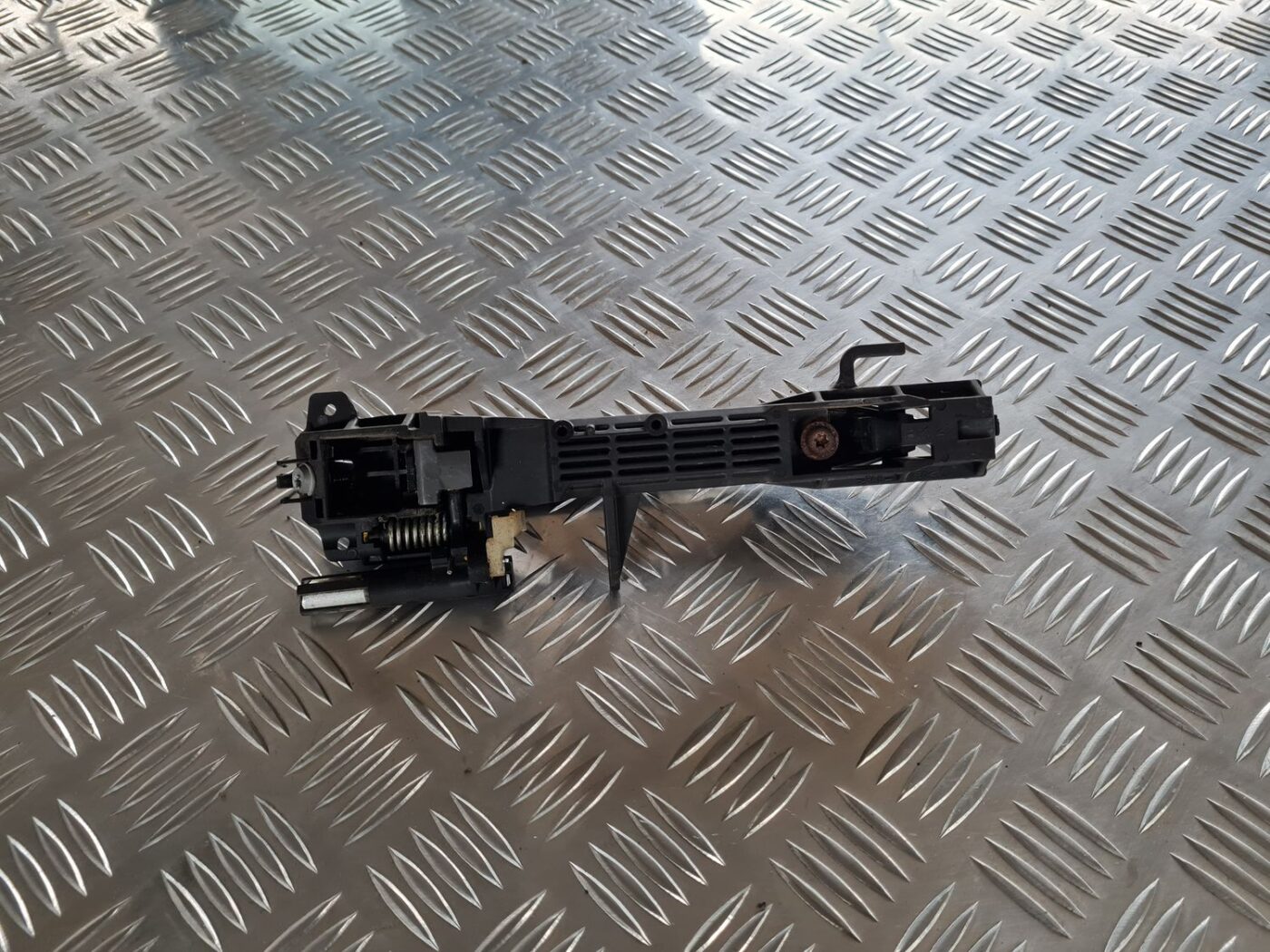 Priekšējāis labais durvju rokturis priekš SUBARU LEGACY 2010 3 Priekšējāis labais durvju rokturis priekš SUBARU LEGACY 2010