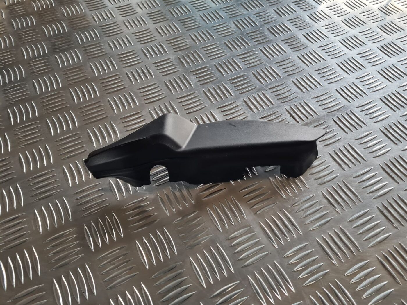 Bagāžnieka vāka apdare priekš SUBARU LEGACY 2010 1 Bagāžnieka vāka apdare priekš SUBARU LEGACY 2010