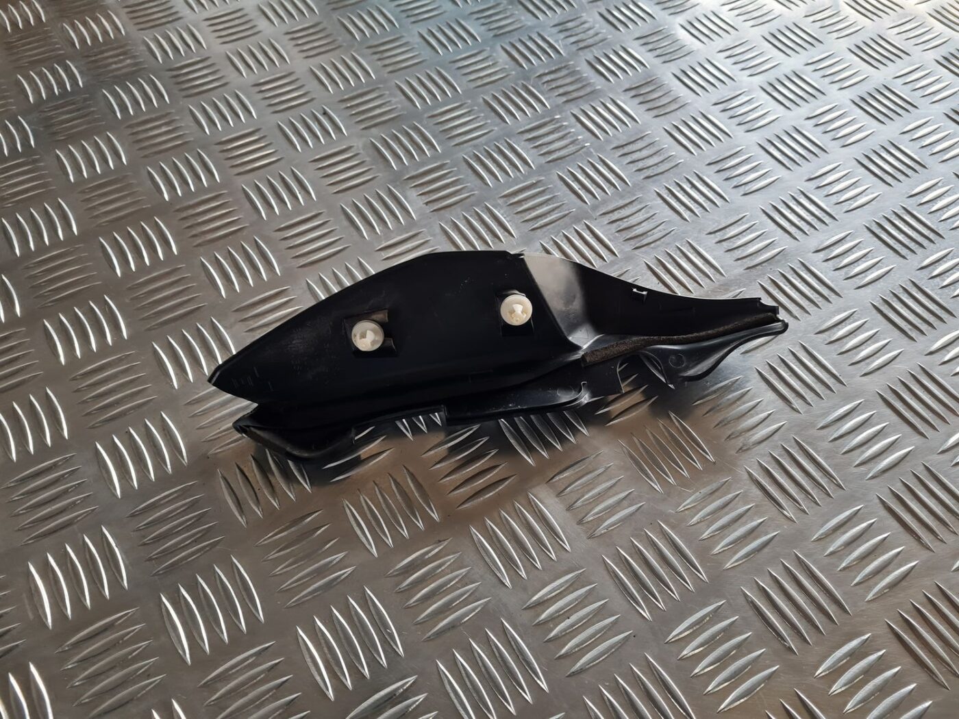 Bagāžnieka vāka apdare priekš SUBARU LEGACY 2010 2 Bagāžnieka vāka apdare priekš SUBARU LEGACY 2010