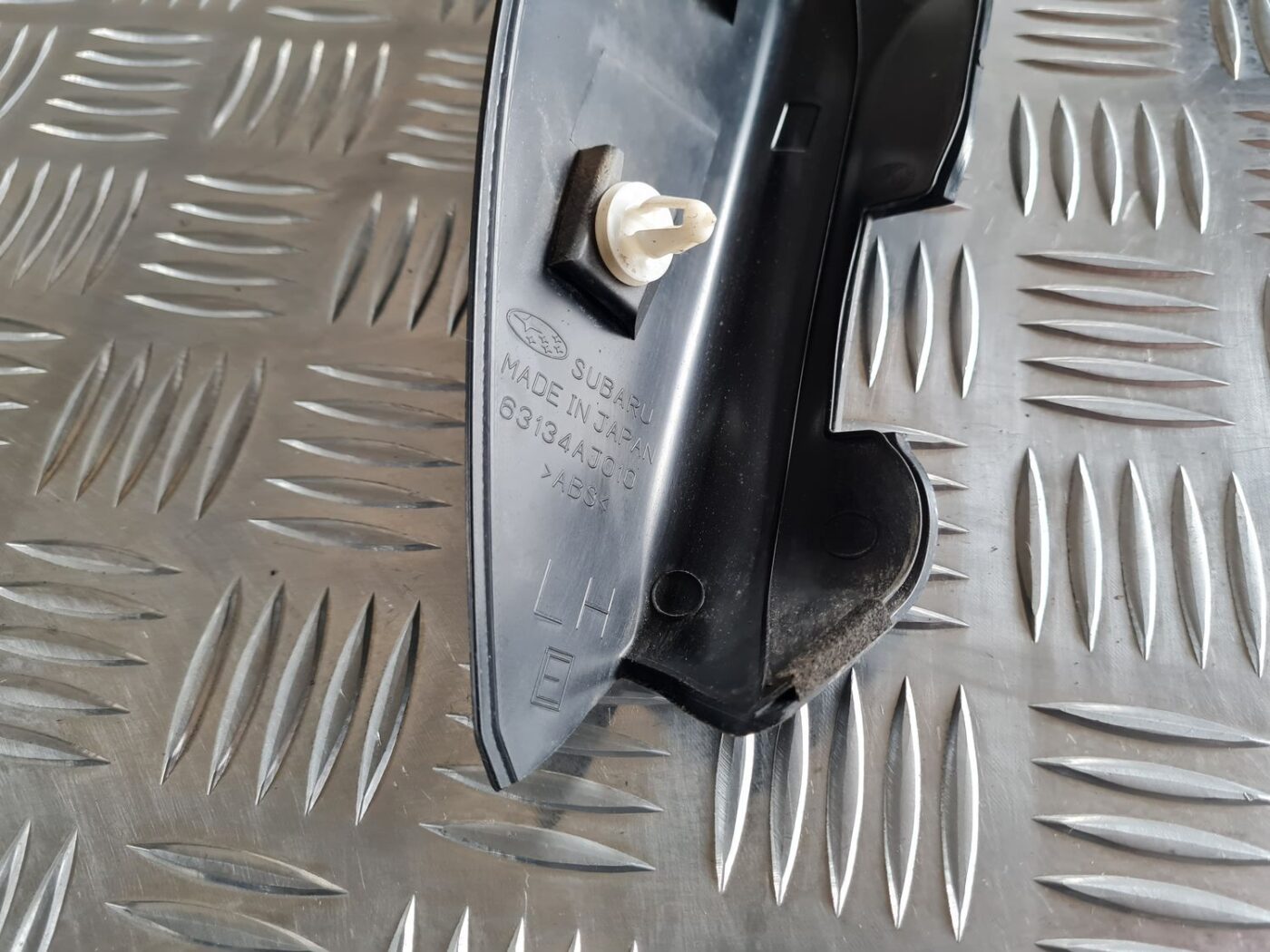 Bagāžnieka vāka apdare priekš SUBARU LEGACY 2010 3 Bagāžnieka vāka apdare priekš SUBARU LEGACY 2010