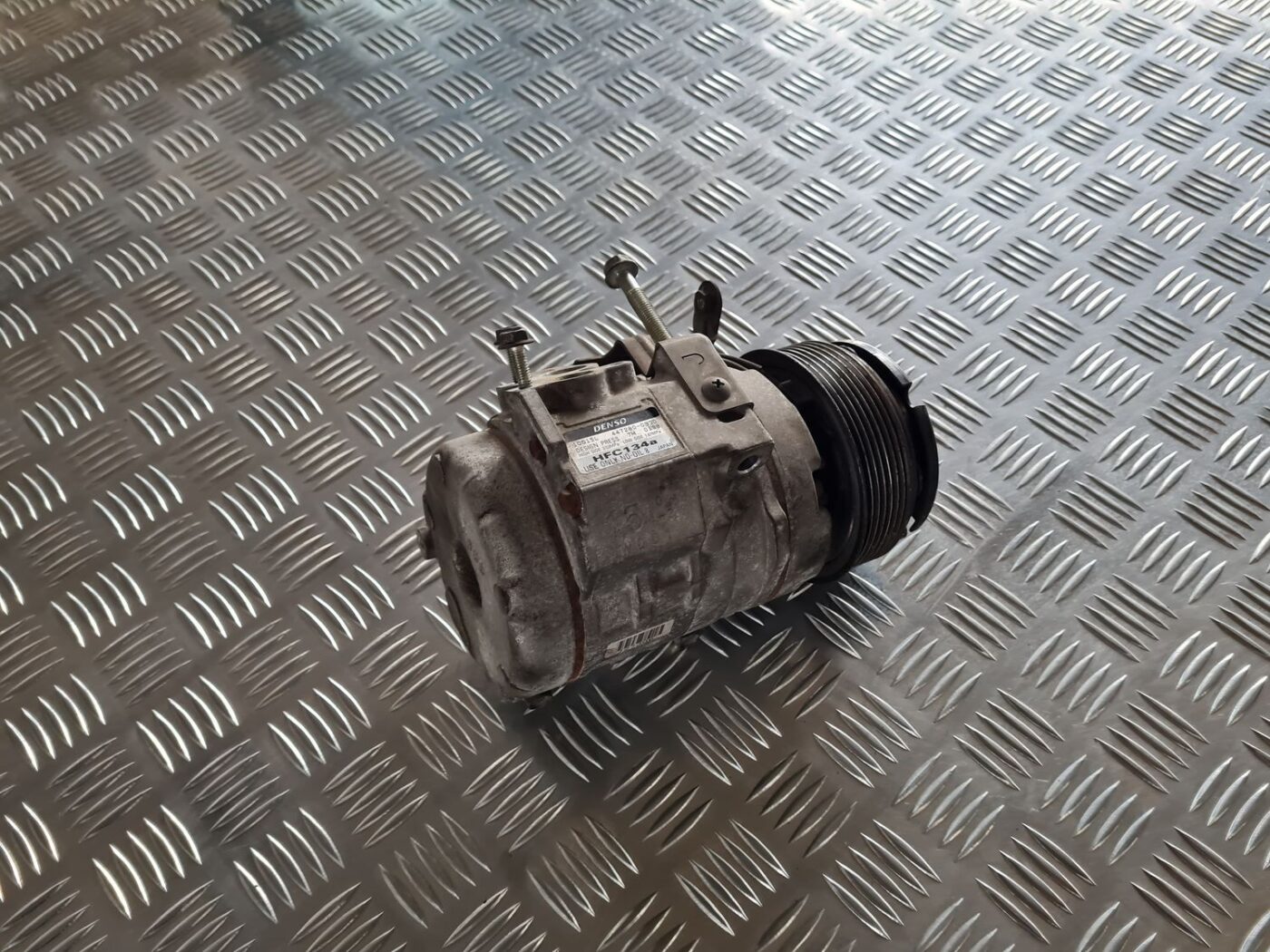 Gaisa kondicioniera kompresors priekš SUBARU LEGACY 2010 1 Gaisa kondicioniera kompresors priekš SUBARU LEGACY 2010