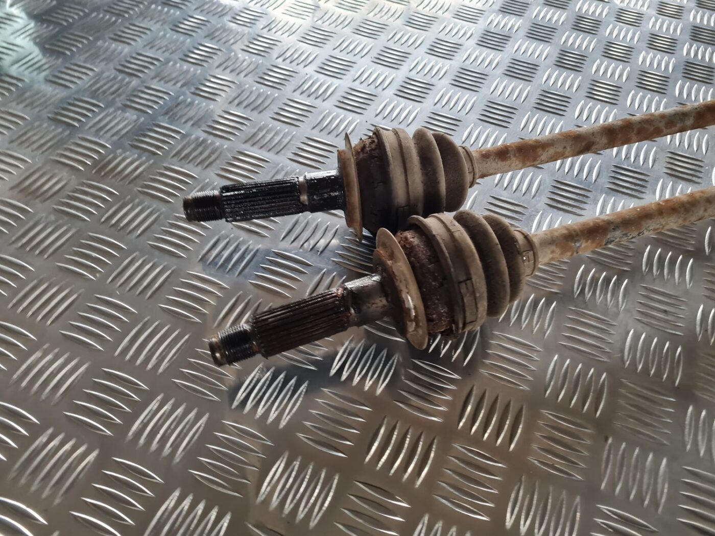 Pusass aizmugurē priekš SUBARU LEGACY 2010 3 Pusass aizmugurē priekš SUBARU LEGACY 2010