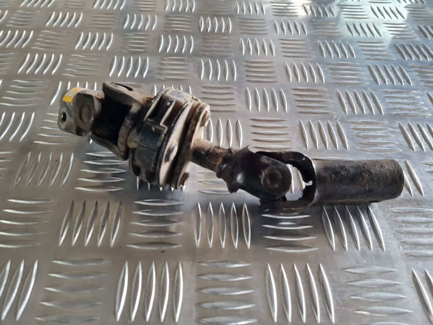 Stūres statnes kardāns priekš SUBARU LEGACY 2010 2 Stūres statnes kardāns priekš SUBARU LEGACY 2010