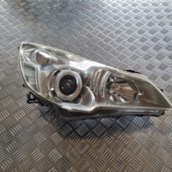 Priekšējais labais lukturis priekš SUBARU LEGACY 2010