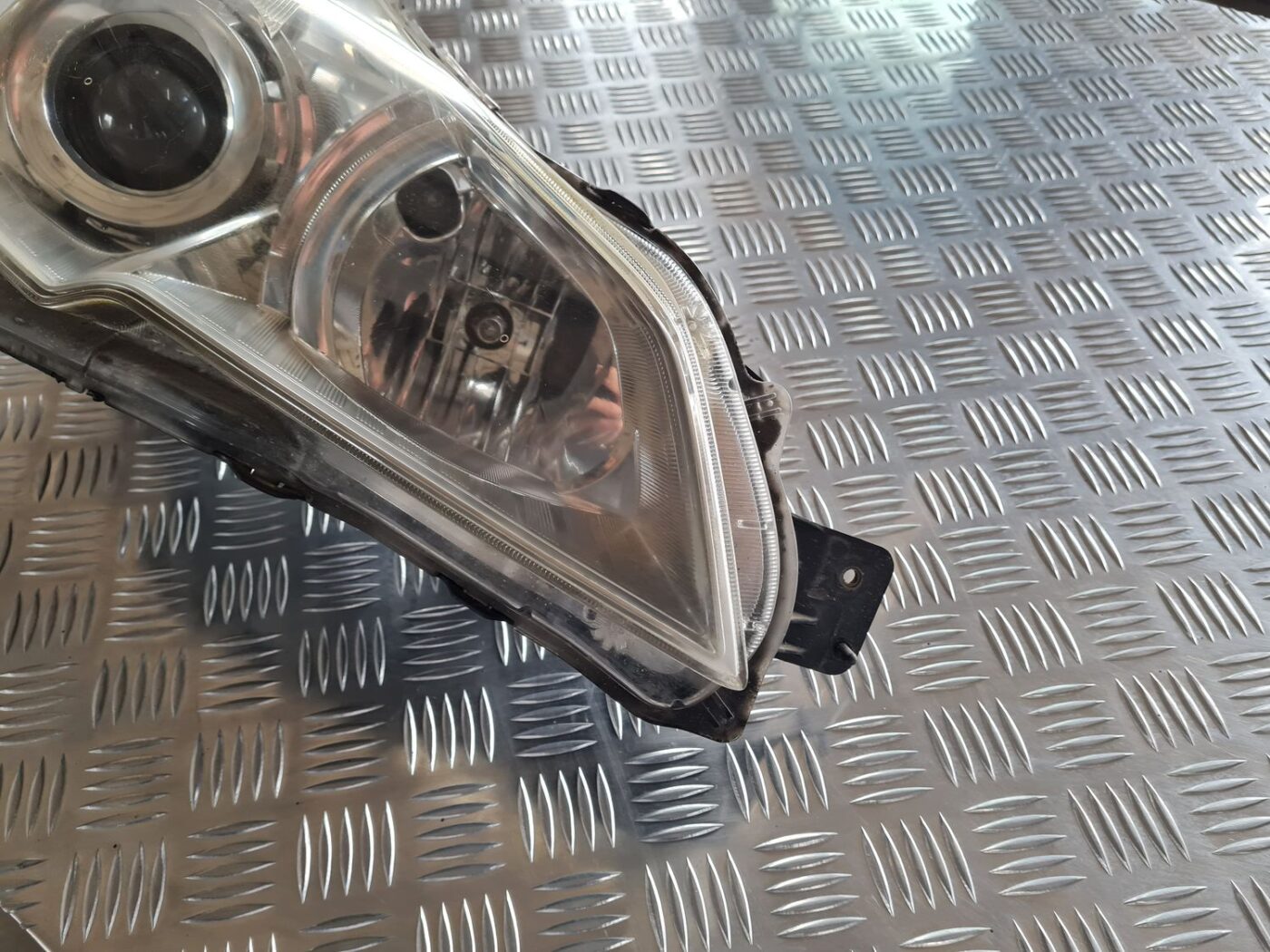 Priekšējais labais lukturis priekš SUBARU LEGACY 2010 2 Priekšējais labais lukturis priekš SUBARU LEGACY 2010