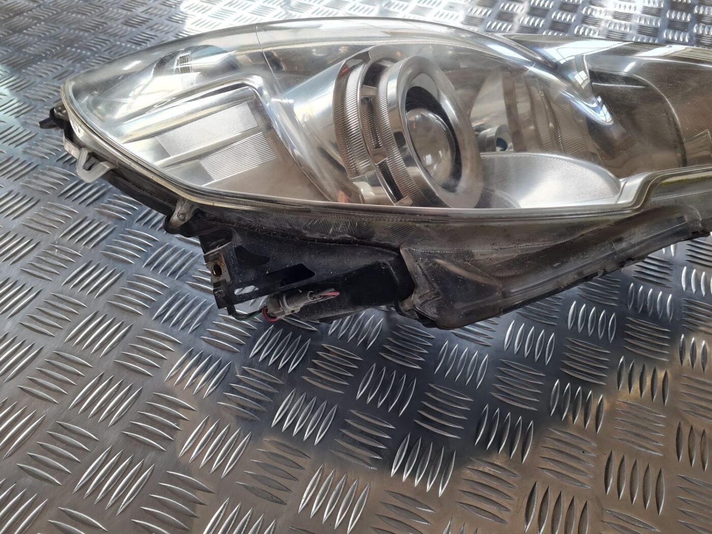 Priekšējais labais lukturis priekš SUBARU LEGACY 2010 7 Priekšējais labais lukturis priekš SUBARU LEGACY 2010