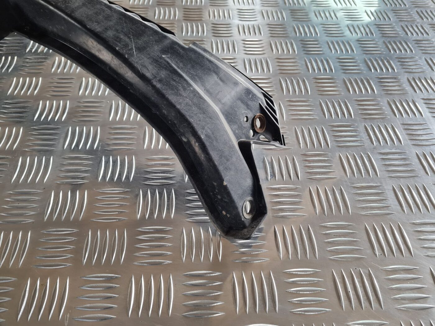 Priekšēja bufera kreisāis kronšteins priekš SUBARU LEGACY 2010 4 Priekšēja bufera kreisāis kronšteins priekš SUBARU LEGACY 2010